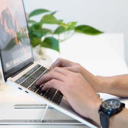 WIWU Soporte de Portátil Sobremesa Plegable Aluminio S400